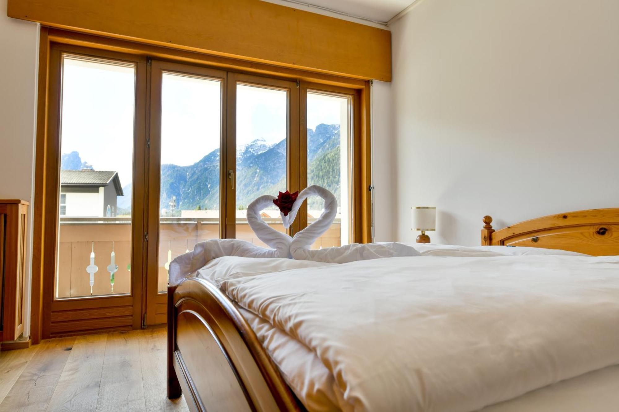 Guesthouse Rosengarten Dobbiaco Dış mekan fotoğraf